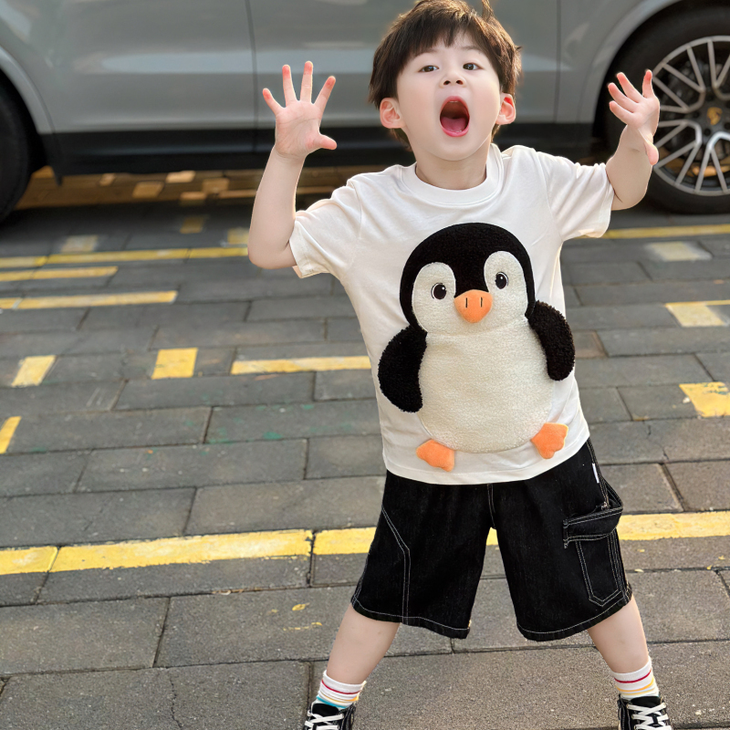 Children's Pure Cotton Short-Sleeved T-Shirt with Summer Cartoon Penguin Stereo Pattern for Baby Boys and Girls, Stylish and Cute Clothes