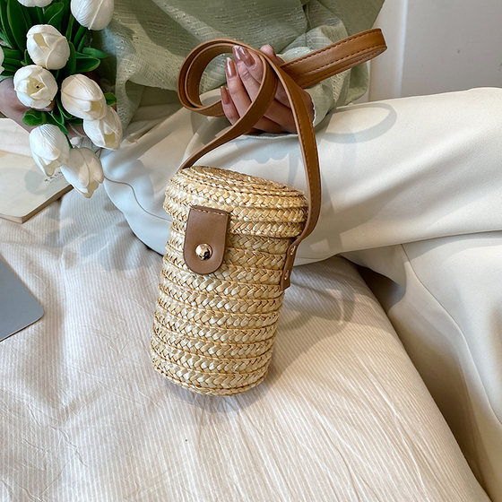 Summer literary retro grass woven small bag mini new versatile cylindrical bag popular crossbody for mobile phone bag