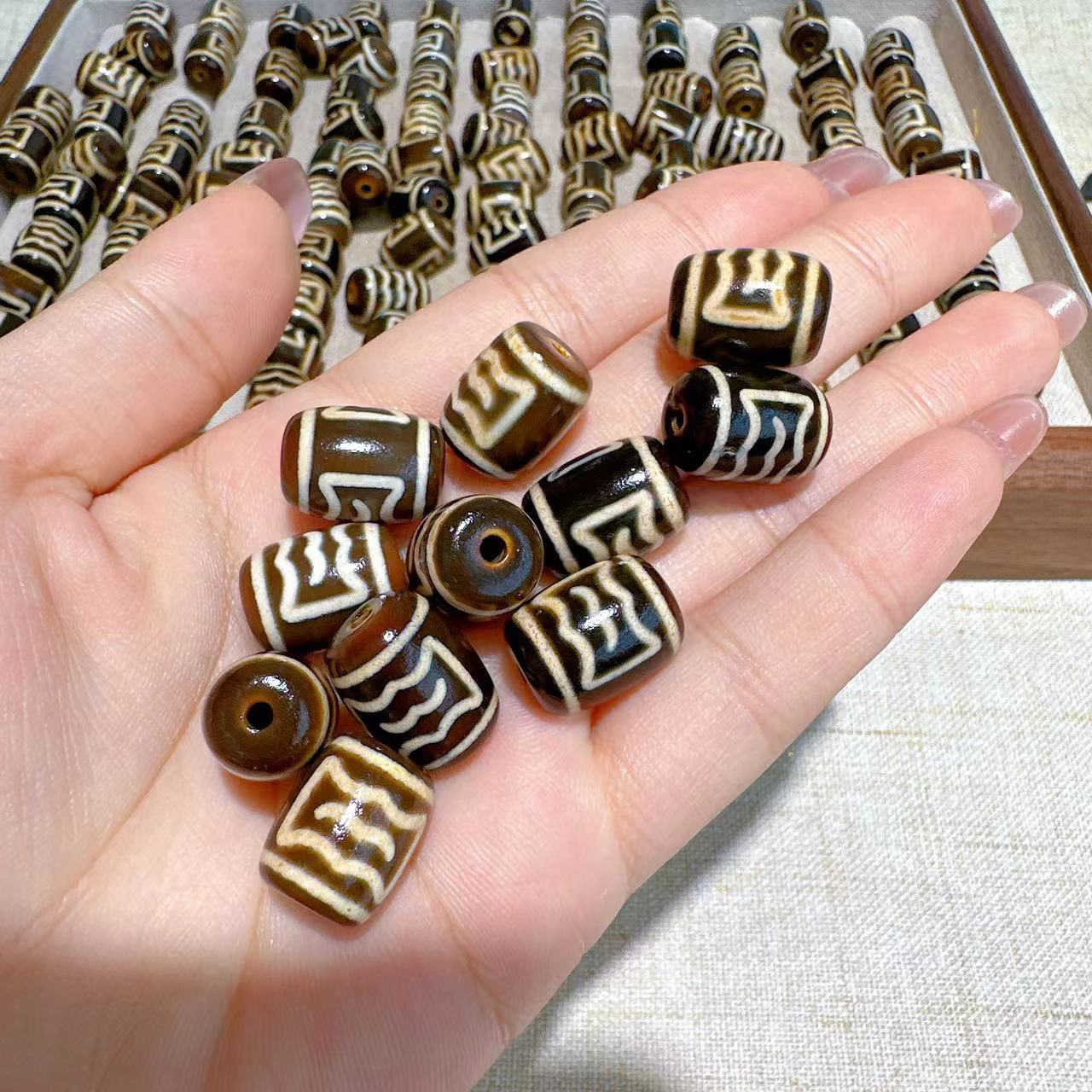 ☆天珠の最高峰！ 香港珠類専門書籍掲載品 大鵬鳥双眼天珠 Garuda