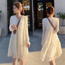 Pregnant woman with a dress in a dress for a long period of 2021 new fashion lace with a hot mother and a red dress in a red dress.