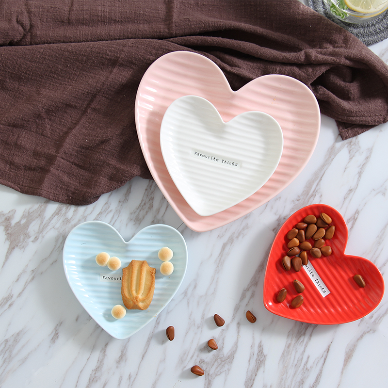 Porcelain gravity ceramic heart plate heart-shaped plate breakfast plate snack plate red peach heart tableware creative decorative plate