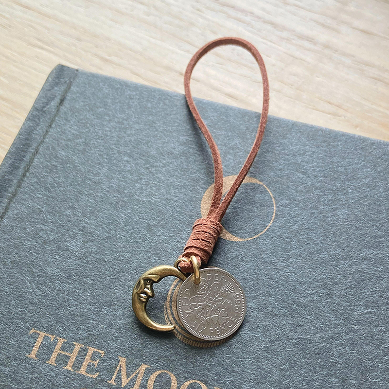 [the Moon and Sixpence] Keychain 2026 New Model Quirky Small Pendant Keychain for Men and Women