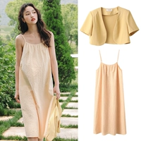 Желтая накидка, оранжевое платье