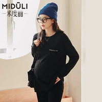 Модель-активный модель с длинными рукавами