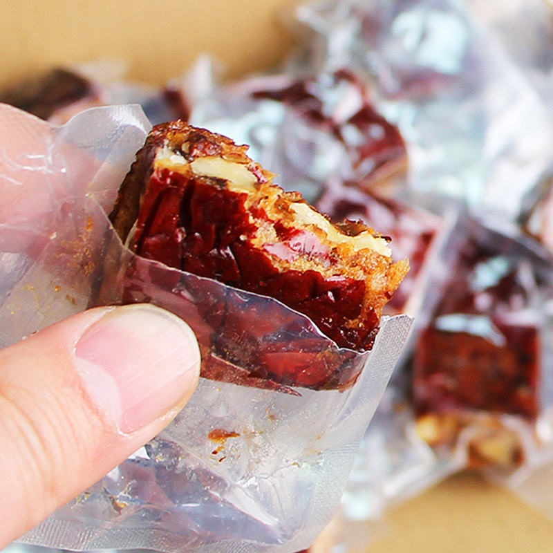 (Date Benevolent Pie 3 catty) The red date clip walnut vacuum small package Xinjiang specie nut snacks Snack Sandwich date