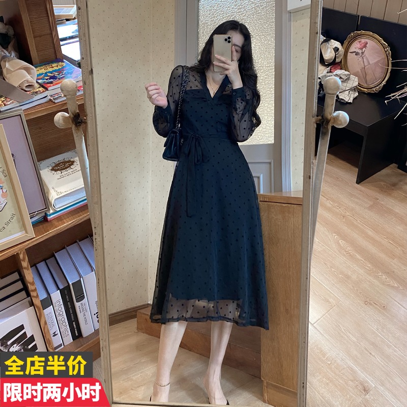 2021 Fall new gestational woman dress up slim and high waistline Waist Temperament Van Black V Collar Dress