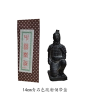 14 см. Статуэтка на коленях с коробкой