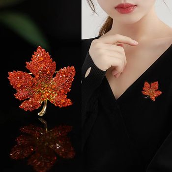Brooch, High-End Women's Exquisite Red Maple Leaf Anti-Exposure Brooch, Niche Corsage, Elegant Retro Accessories