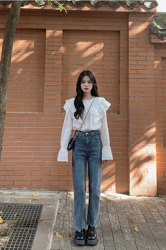 Summer French-Style White Lace Shirt for Women, Niche Ruffled Doll Collar Blouse with Puff Sleeves, Sun-Protective Inner Wear