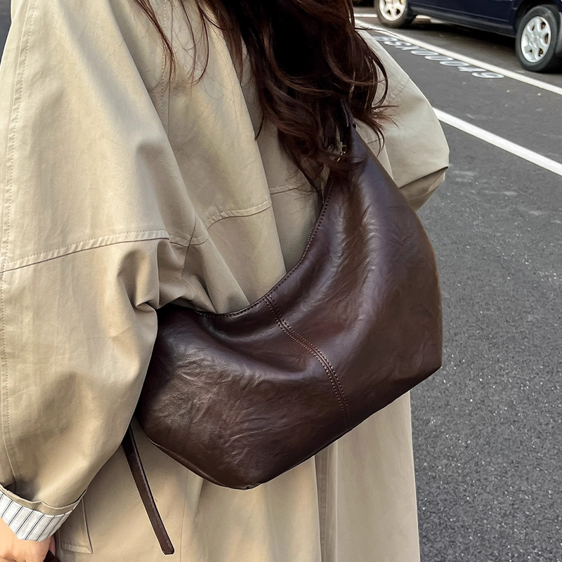 Everyday Commuting Versatile High-End Light Luxury Niche Bag for Women 2026 New Simple Shoulder Crossbody Dumpling Bag