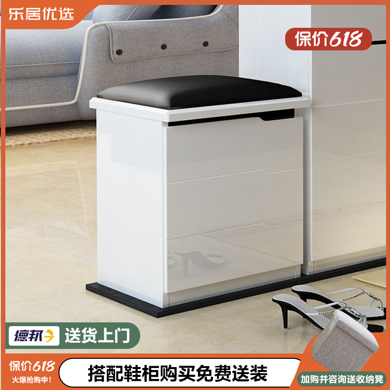 Modern minimalist living-room doorway Black white baked lacquered stool in the door can be sat in a shoe-style shoe cabinet wearing a shoe stool