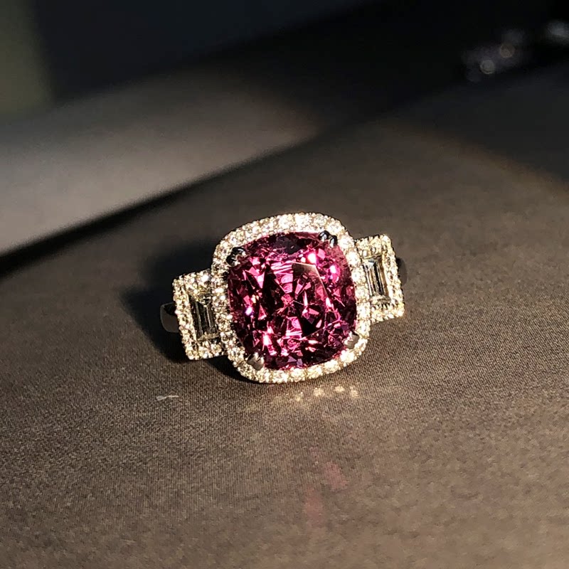 Gomao Jewelry 18k Diamond Group Inlaid Gold Square Large Carat Full Fire Color Purple Myanmar Spinel Ring Custom