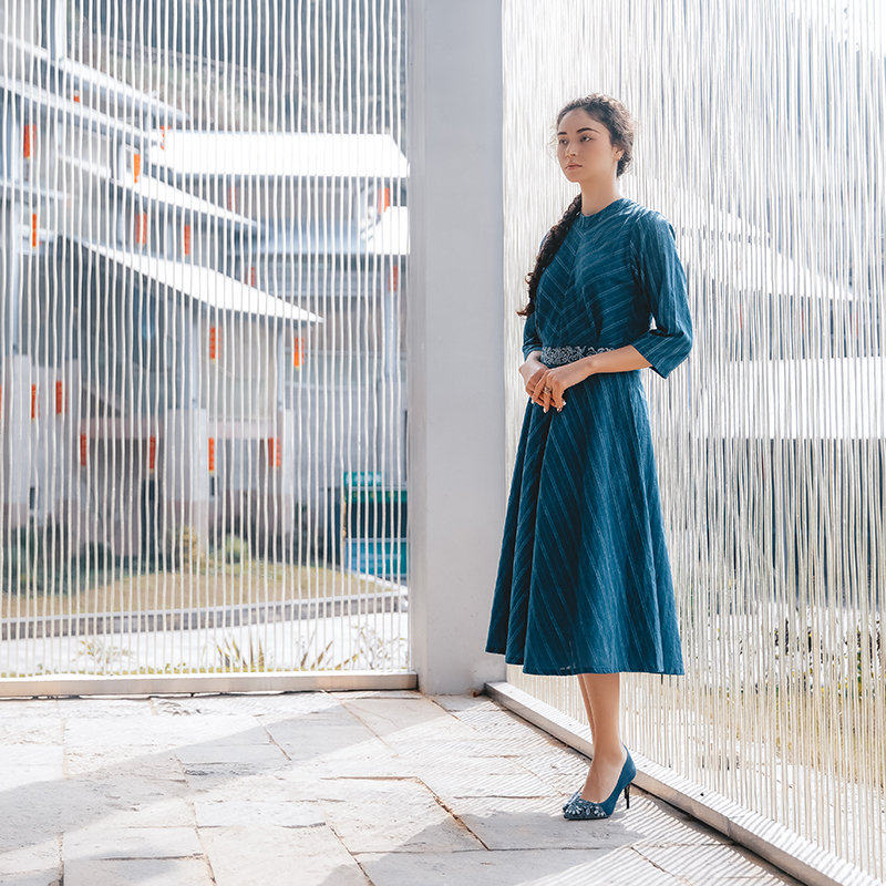 My native spring new blue dye maple scents with lean long sleeves mid-waist streaks in a long version of cotton in the body