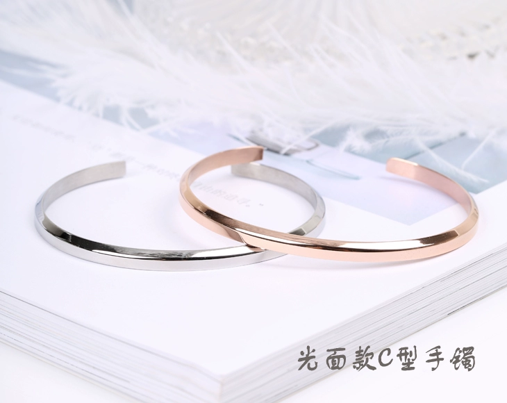 Phiên bản Nhật Bản và Hàn Quốc của cặp vợ chồng bằng thép titan đơn giản, hoa hồng vàng nam đơn giản, vòng tay chữ châu Âu và Mỹ