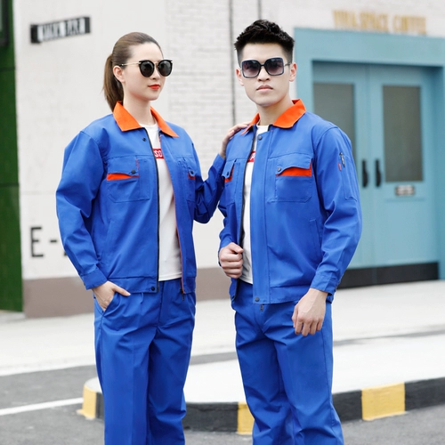 Торговая одежда с длинными рукавами.