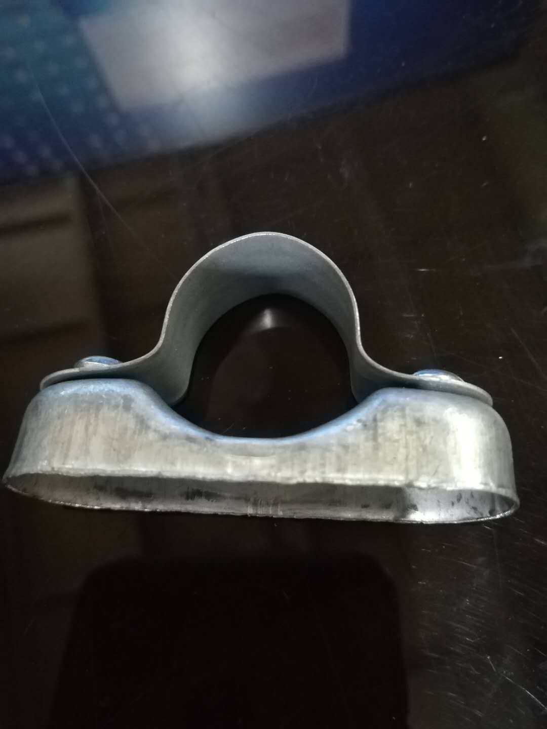 New pint kbgjdg galvanized metal wearing pipe fittings off-wall yard riding card Yuanbao card level by wall mount 25