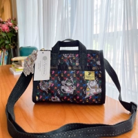 3273 Кошка на рекрутинге трубы