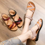 Летние нескользящие сандалии для матери, из натуральной кожи, для среднего возраста, мягкая подошва