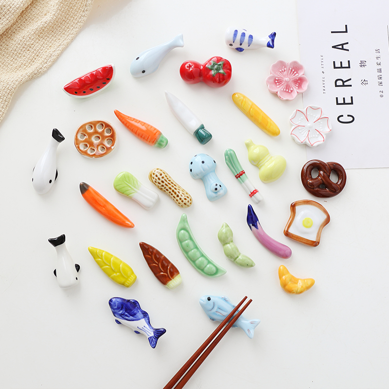 Ceramic express little chopsticks rack creative Japanese household table table chopsticks chopsticks chopsticks holder frame pillow chopstick hold spoon doesn money