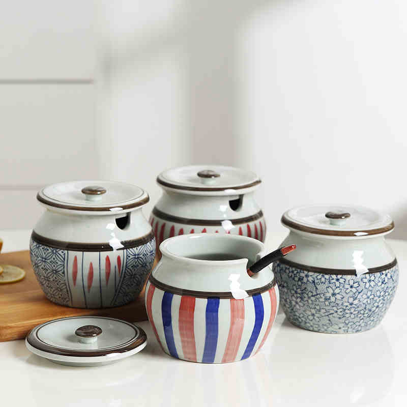 Large household condiment jar ceramic with cover creative caster single seasoning box of Large capacity receive a pot in the kitchen