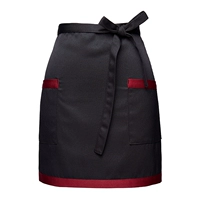 Ультракороткий полудлинный фартук в тон подола с черными и красными краями.