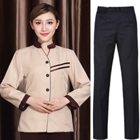 Желтый лонгслив, штаны, V-образный вырез