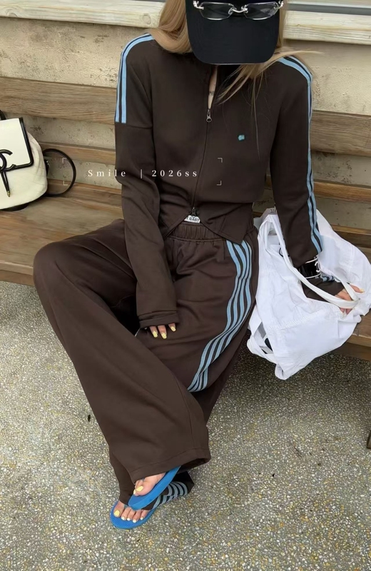 Mao American-Style Casual Sports Suit, New Autumn Design Cardigan Top + Side-Striped Wide-Leg Sweatpants Two-Piece Set Mao American-Style Casual Sports Suit, New Autumn Design Cardigan Top + Side-Striped Wide-Leg Sweatpants Two-Piece Set
