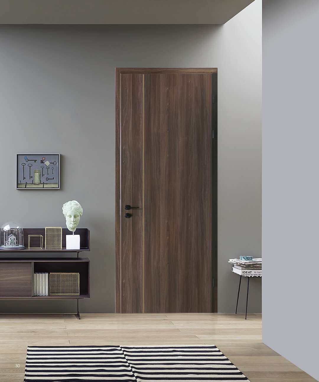 The wooden door of the modern wind in Holz