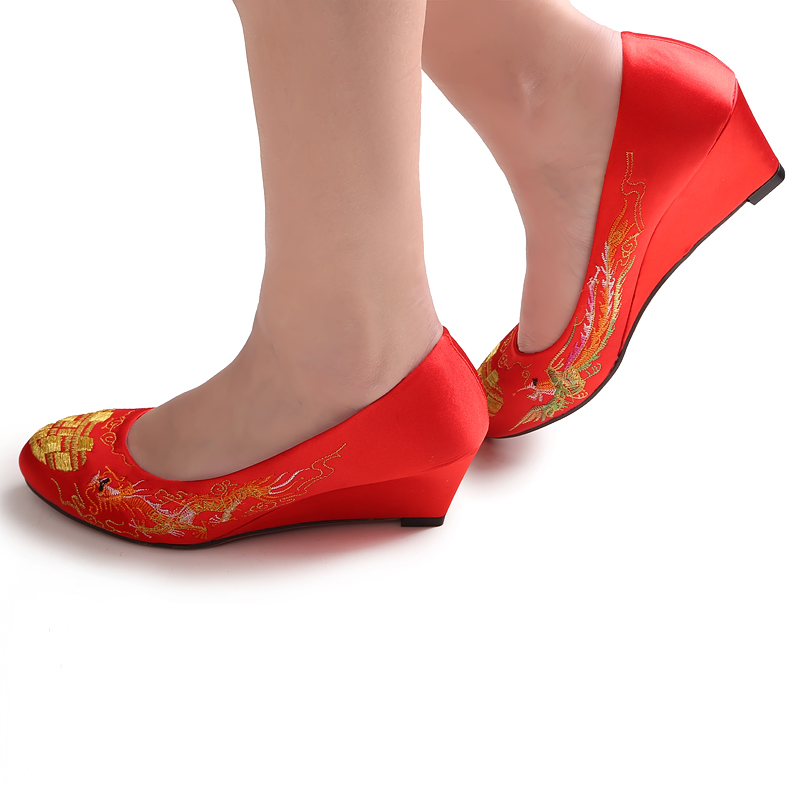 2020 new Chinese wedding shoes high heels shallow mouth wedding shoes slope heel dragon and phoenix shoes show and wear red bride wedding shoes