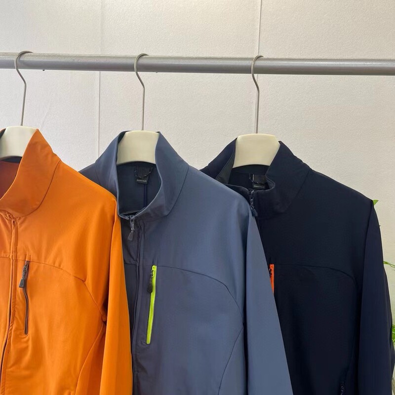 Jianzi's New Spring Collection of Windproof and Water-Repellent Outdoor Sports-Style Warm Softshell Stand-Up Collar Jackets for Men and Women
