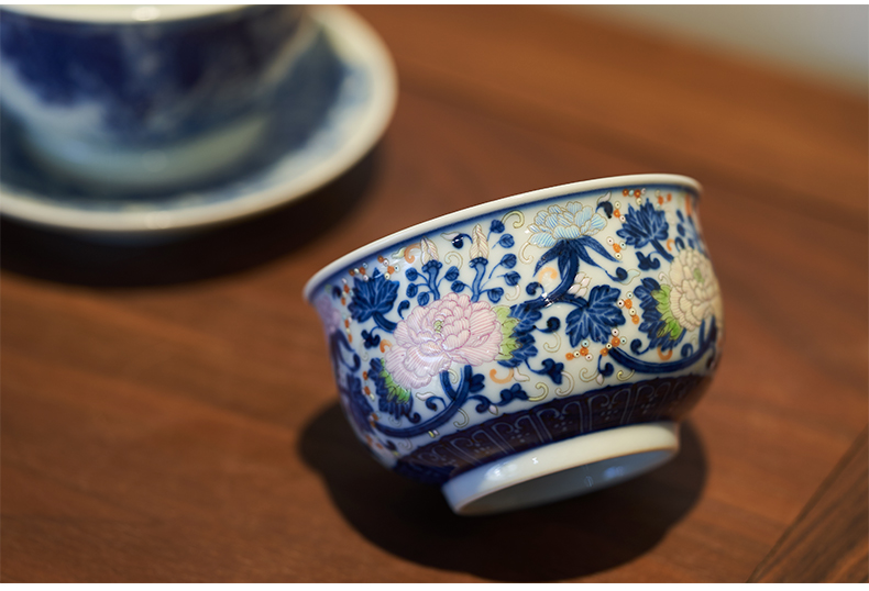 The Bucket color blue and white floral censer cup around branches all hand the draw master cup jingdezhen old alum red personal pu - erh tea cup