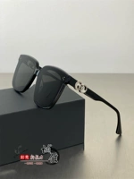 Ангел в черной рамке, черная пленка