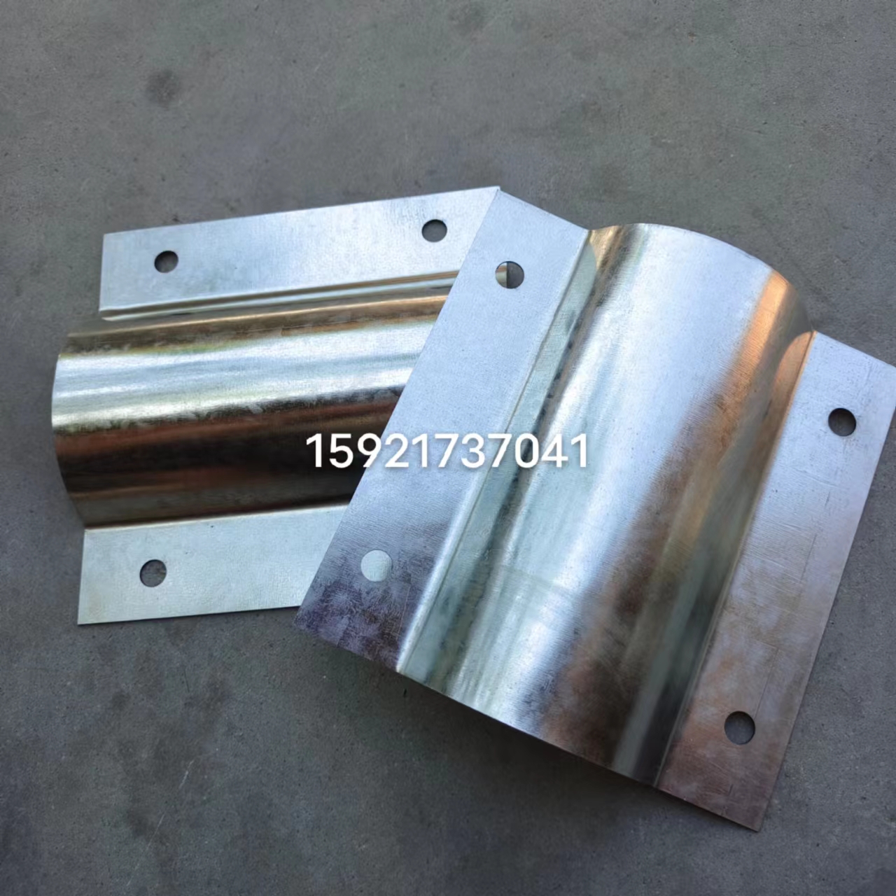 Galvanized pipe hoop widened and thickened pole light pole sign sign sign two-way semi-circular tube card C-type card bracket