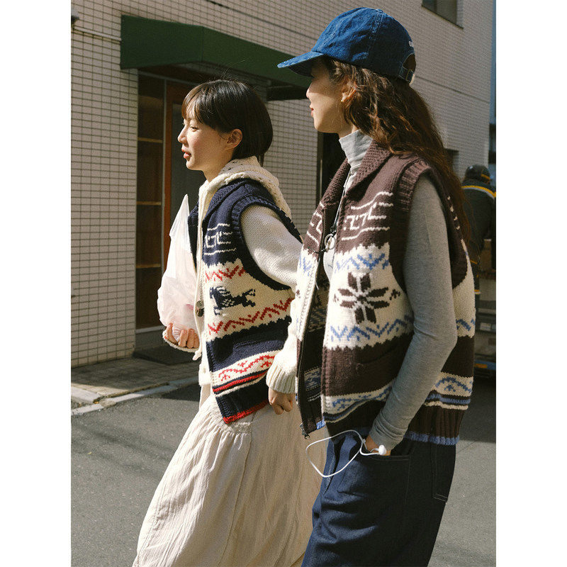 Retro Fair Isle Knitted Sleeveless Vest Cardigan Top for Women in Autumn and Winter Layered Slimming Sweater Vest Jacket