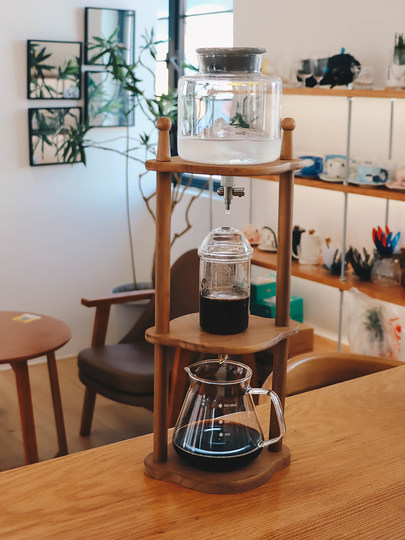 Solid Wood Frame Large Capacity Ice Drip Coffee Pot for Commercial and Home Use Cold Brew Ice Drip Pot High Borosilicate Glass Cold Brew Pot