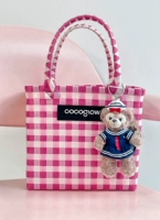 Фанаты Барби среднего размера. Следуйте в магазин, чтобы получить случайные подвески.