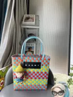 Квадратный желтый