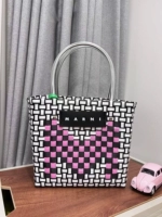 Квадратный светло -серый