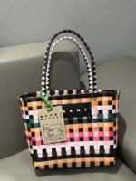 Квадратный, сиреневый