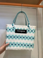 Озерно-синий среднего размера. Заходите в магазин и получайте случайные подвески.