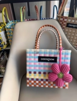 Средний цвет мороженого. Следуйте и собирайте, чтобы получить случайный кулон.