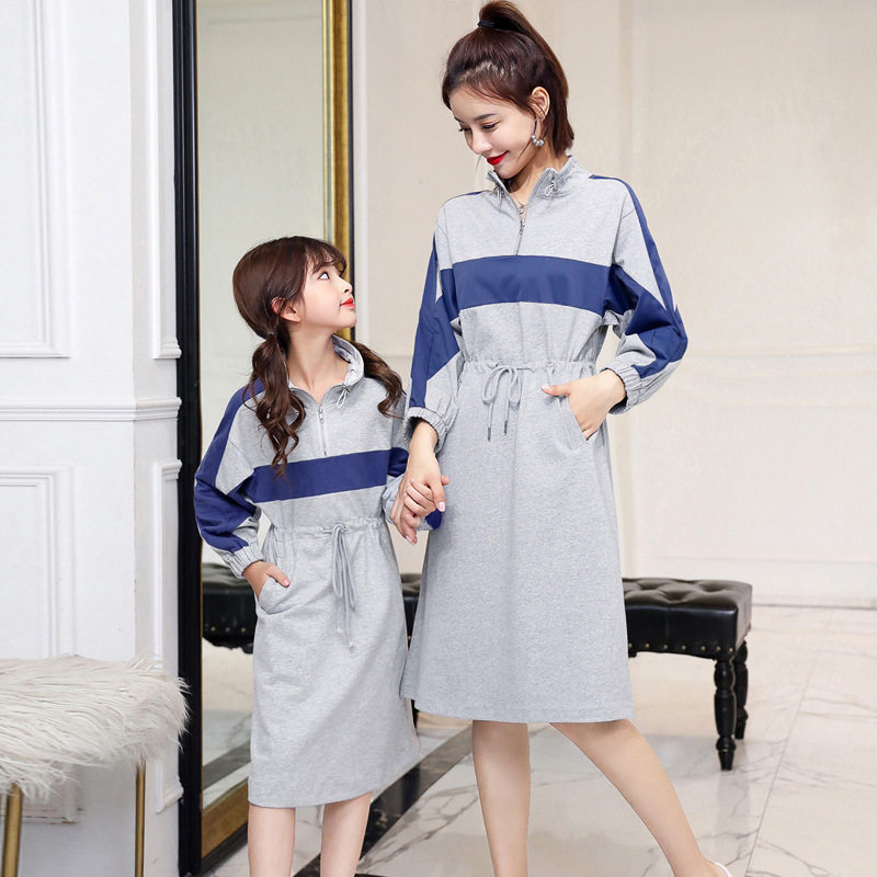 Douyin explosion style stitching Western style mother and daughter dress 2022 new spring dress Korean version fashion knitted dress parent-child trend