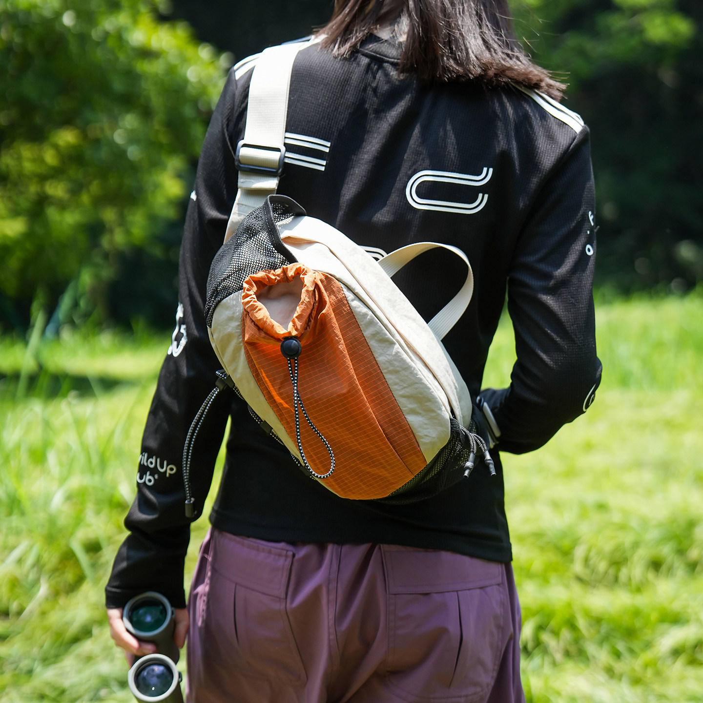 Outdoor functional style water bottle bag crossbody chest bag for men and women large capacity lightweight sports and leisure commuter backpack 2026
