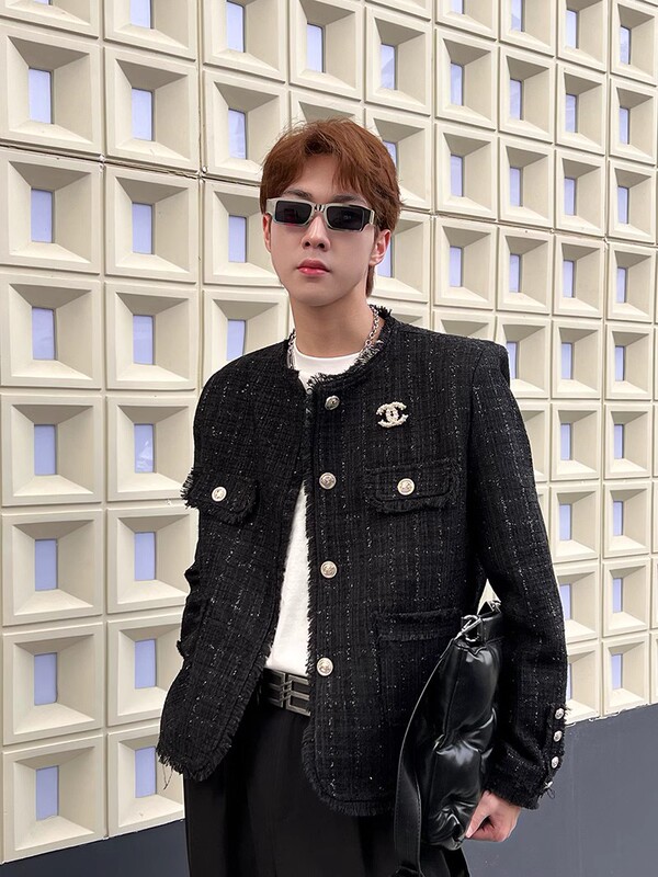 Designed with Tassels, This Men's Chanel-Style Jacket Is an Instagram-Worthy Spring and Autumn Style with a Loose Fit and a High-End Feel, Featuring Raw Edges and a Cardigan-Style Design Designed with Tassels, This Men's Chanel-Style Jacket Is an Instagram-Worthy Spring and Autumn Style with a Loose Fit and a High-End Feel, Featuring Raw Edges and a Cardigan-Style Design
