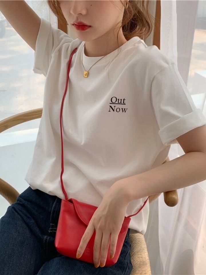 圆领宽松休闲百搭上衣