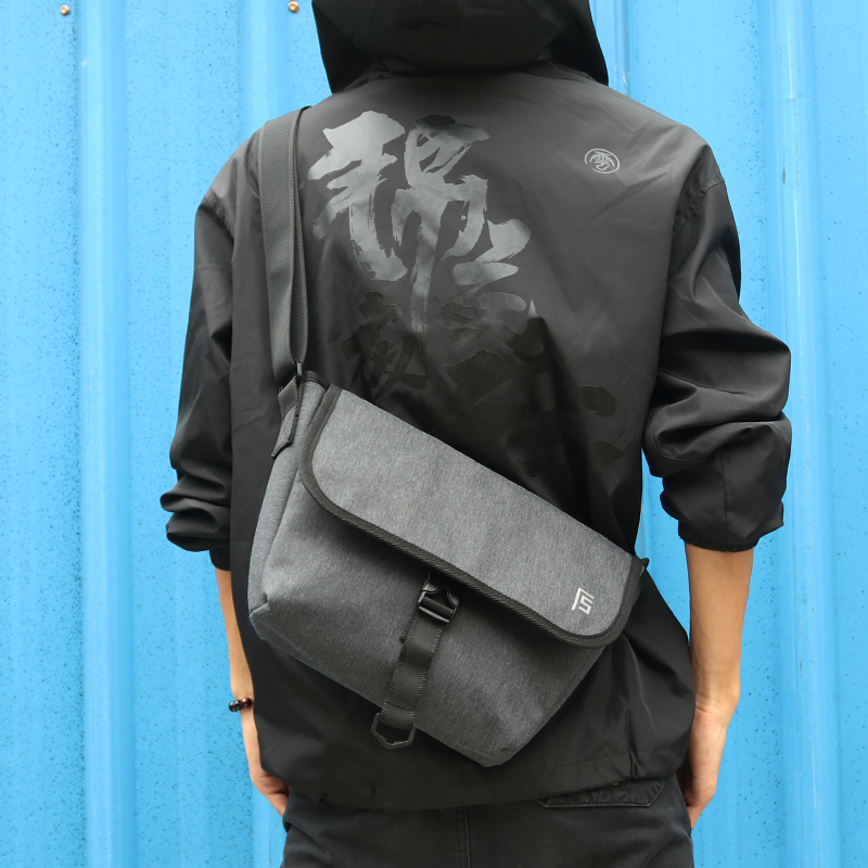 Single shoulder bag Male Tide Cards Skew Satchel Fashion Trend Small Bag Men Postbag Casual Sports Dead Flying Bag Men's Bag