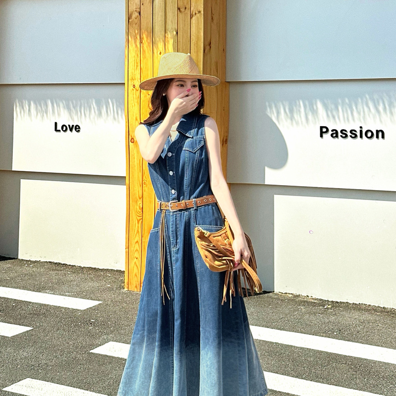 New Holiday Style Pure Cotton Denim Dress for Women, Sleeveless, Waist-Cinching Long Dress, Comfortable Denim Tank Dress for Summer Commuting