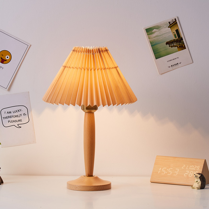 Table lamp bedroom bedside lamp Nordic ins pleated girl net red decoration warm Japanese vintage solid wood table lamp