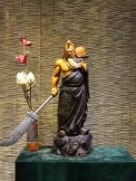 Cliff cypress root carving Guan Gong ornaments Taihang Chenhua conformal beauty wood carving fine ebony gold silk Nanmu large ornaments