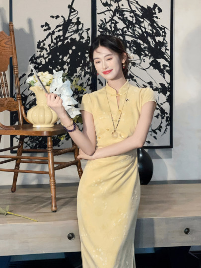 Lingqian Ziheluchu' New Chinese-Style Jacquard Improved Cheongsam Dress for Women, Autumn and Winter, Stunning Stand-Up Collar, Long Sleeves, Waist-Cinching Dress